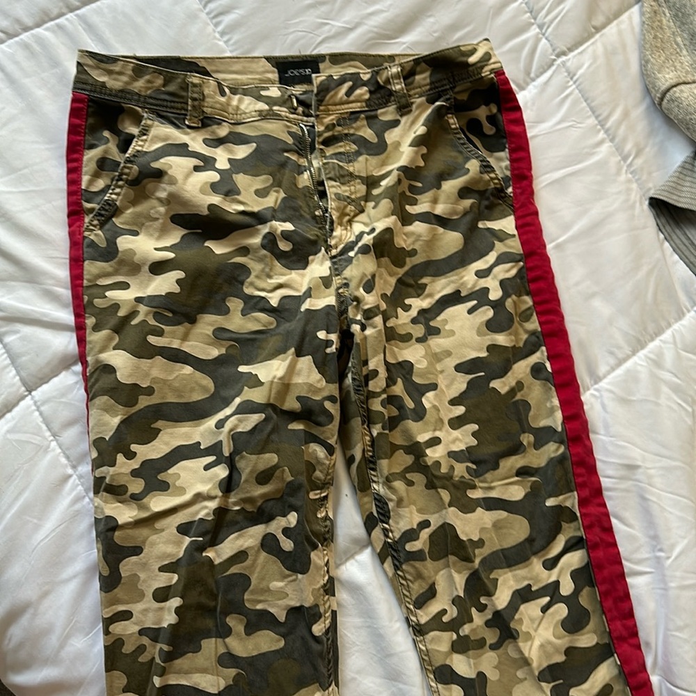 Joe’s Jeans camo pants size 29